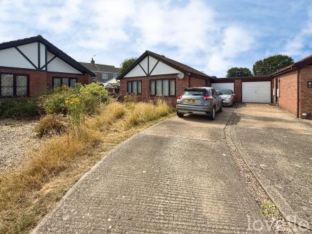 House Regents Park Close in North Kesteven