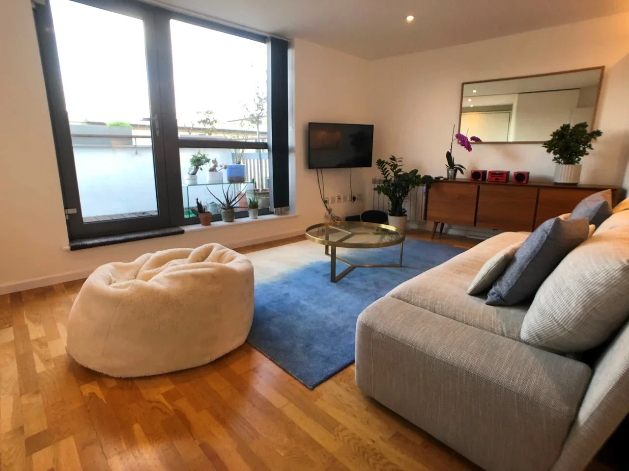 Flat Gifford Street in Greater London
