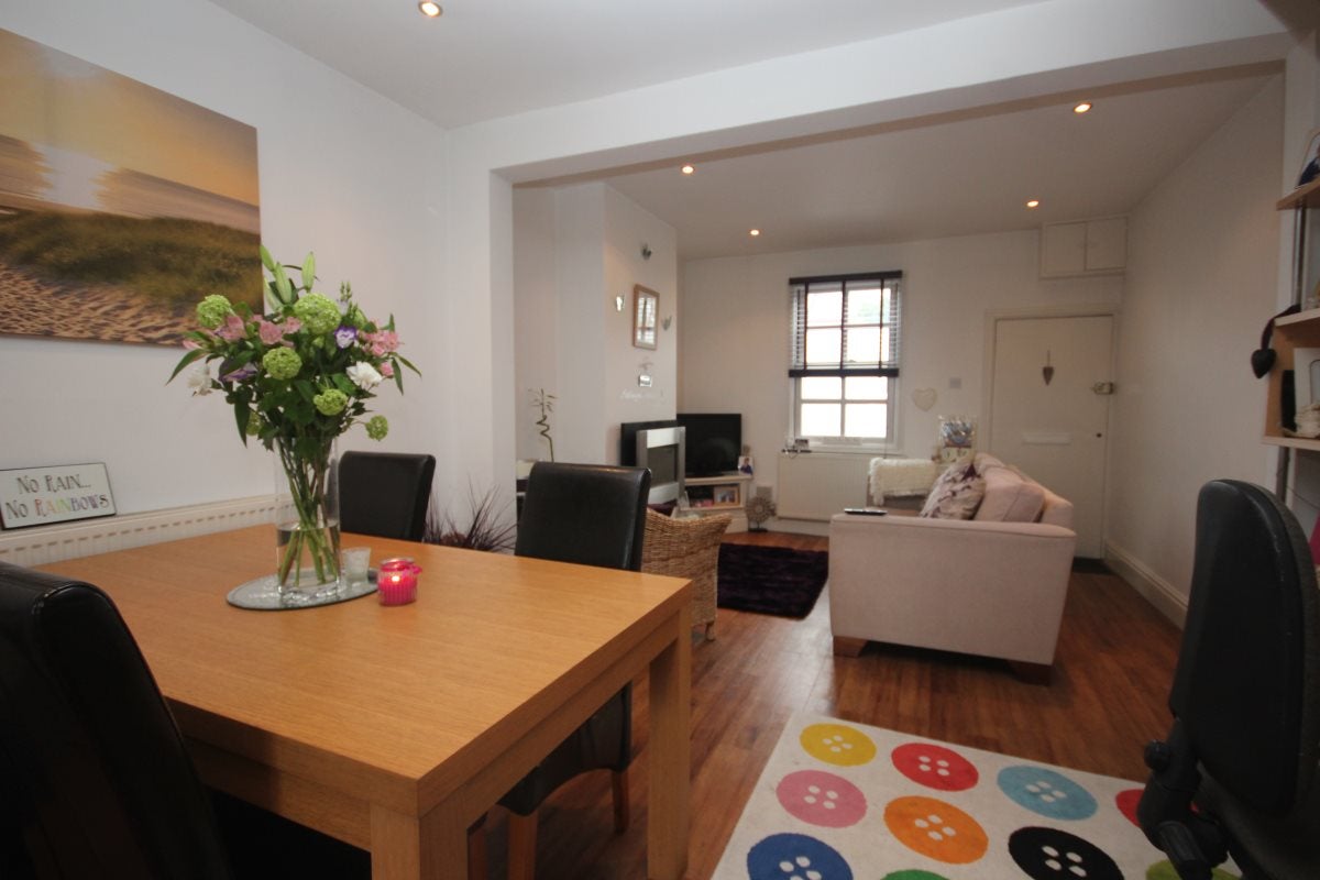 Flat Heath Road in Chester