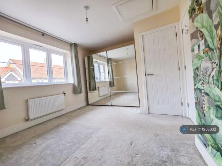 House Searle Crescent in Chelmsford