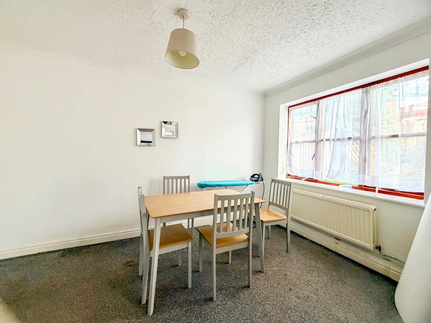 Room Turnpike Close in Worcester