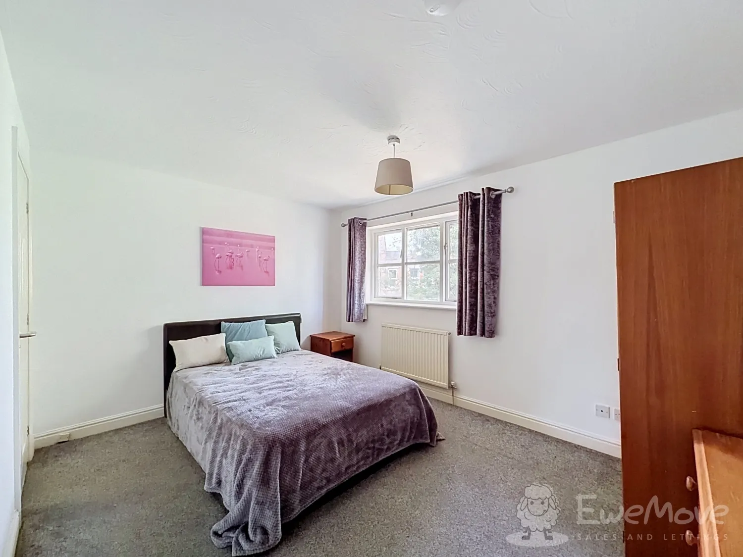 Room Turnpike Close in Worcester