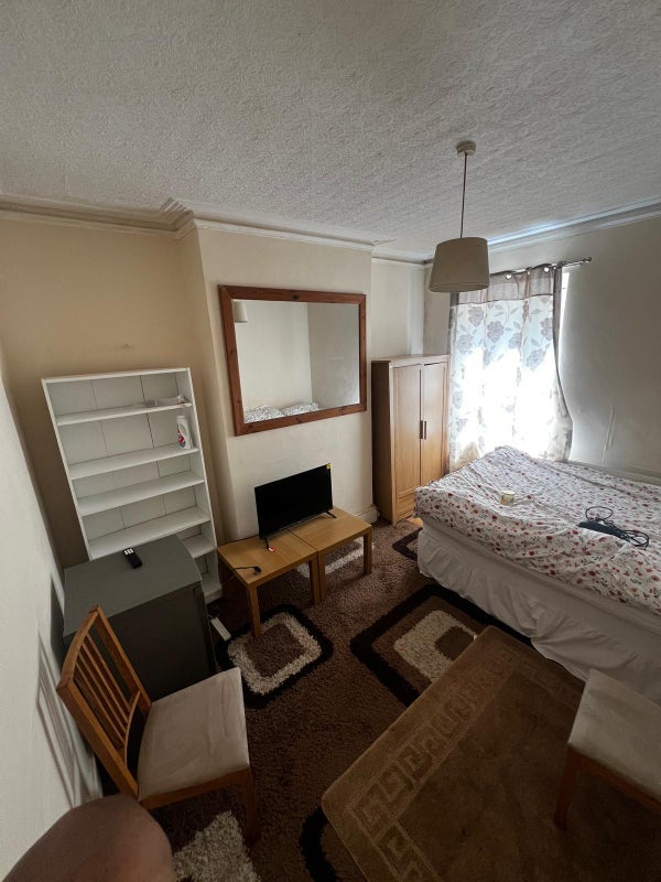 Room Nithdale Road in Greater London
