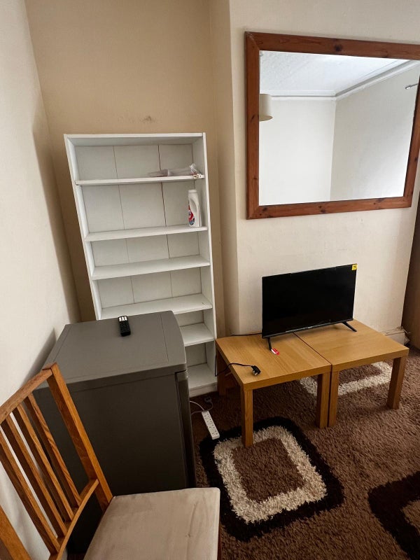 Room Nithdale Road in Greater London