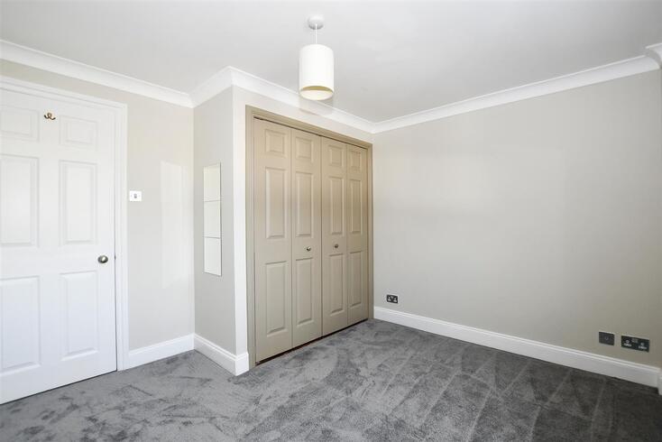 Flat The Lawns in St Albans