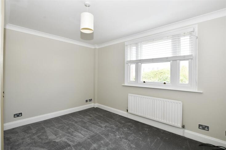 Flat The Lawns in St Albans