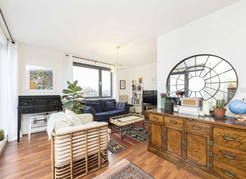 Flat Westgate Street in Greater London