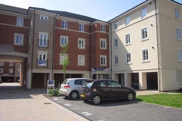 Flat Ffordd James McGhan in Cardiff