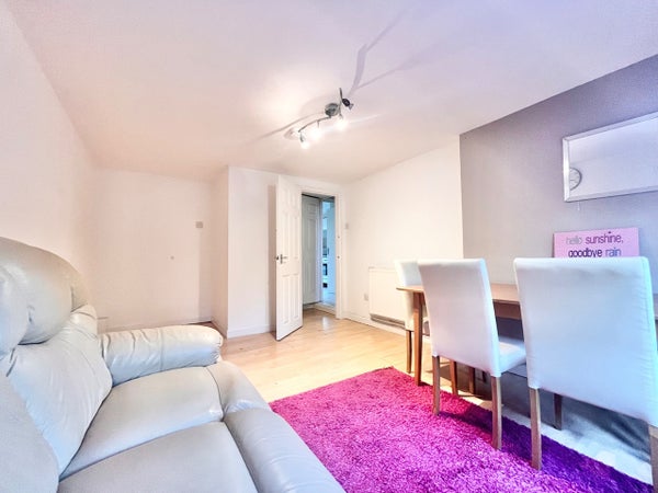 Room Garnet Walk in London