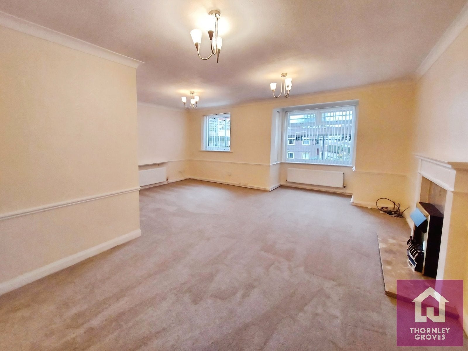 Flat Roe Green Avenue in Salford
