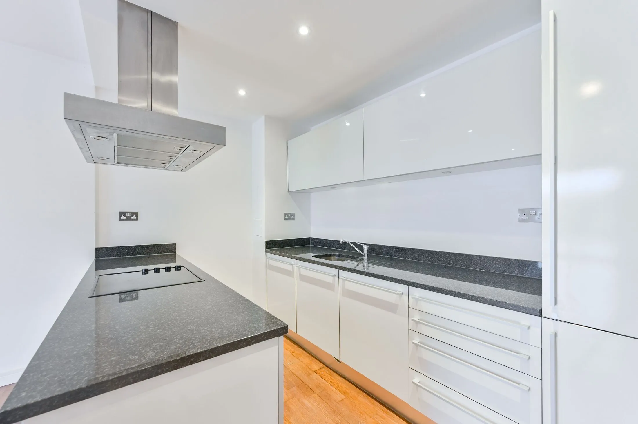 Flat Battersea Park Road in Greater London