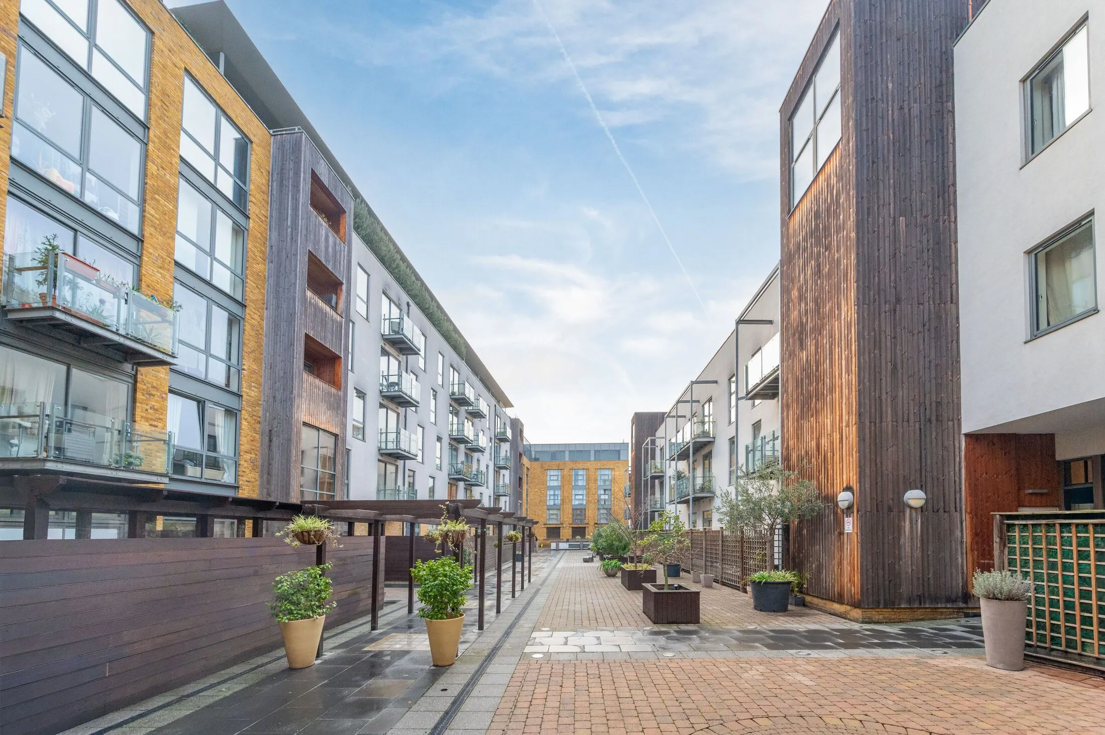 Flat Battersea Park Road in Greater London