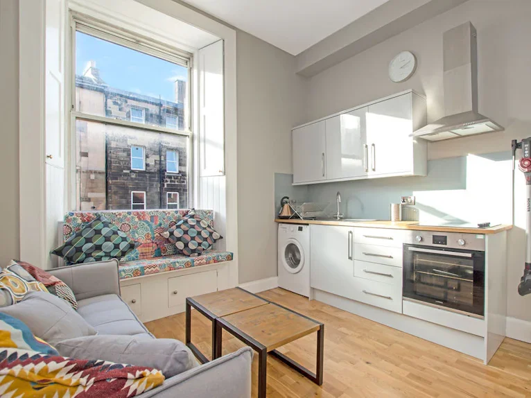 Flat Brougham Street in City of Edinburgh