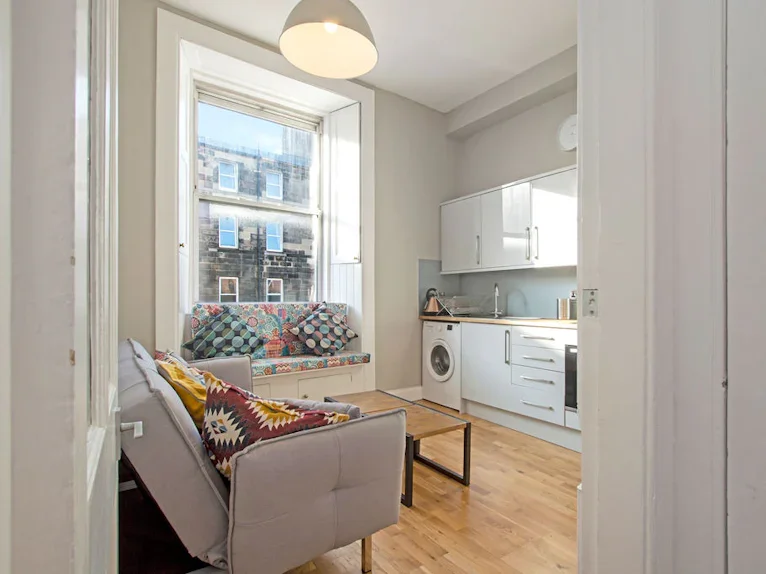Flat Brougham Street in City of Edinburgh