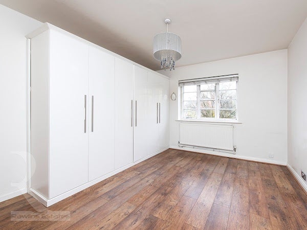 Flat Neale Close in Greater London