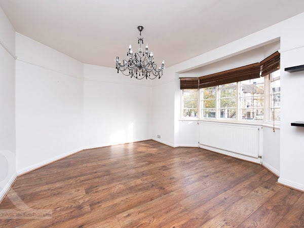 Flat Neale Close in Greater London