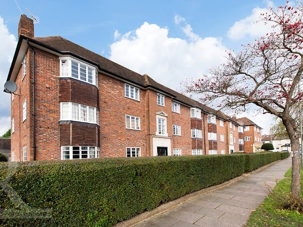 Flat Neale Close in Greater London