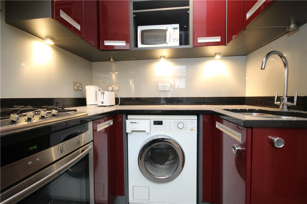 Flat Gordon Road in Greater London