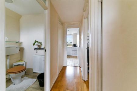 Flat Burr Close in Greater London