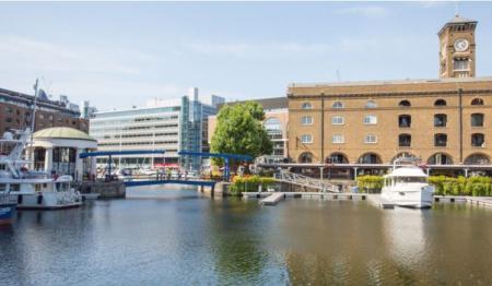 Flat Burr Close in Greater London