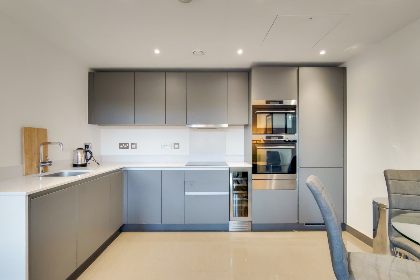 Flat Milcote Street in Greater London