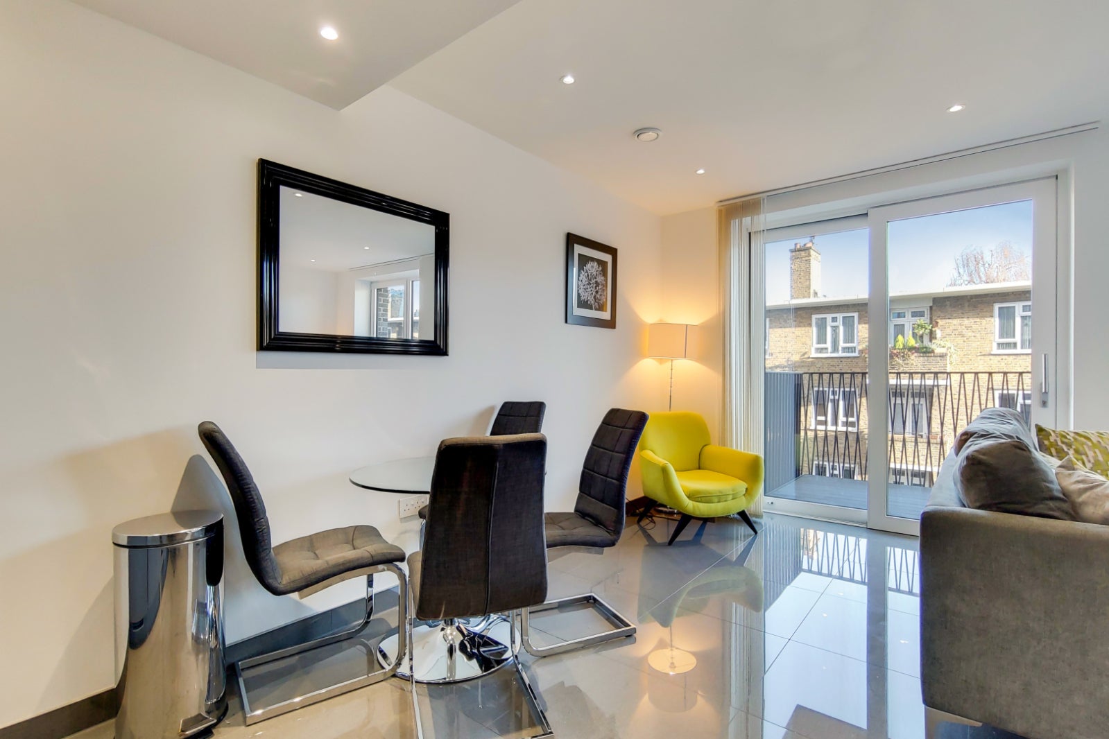Flat Milcote Street in Greater London