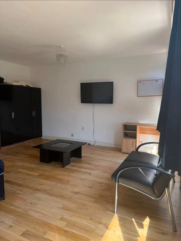 Room Stewart Street in Greater London