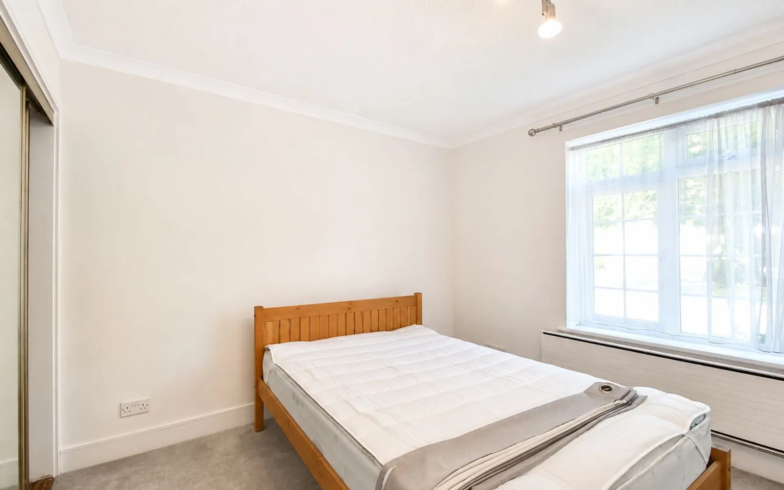 Flat Hillcrest in Elmbridge