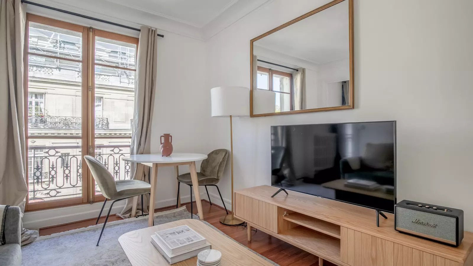 Flat Avenue de Villiers in Paris