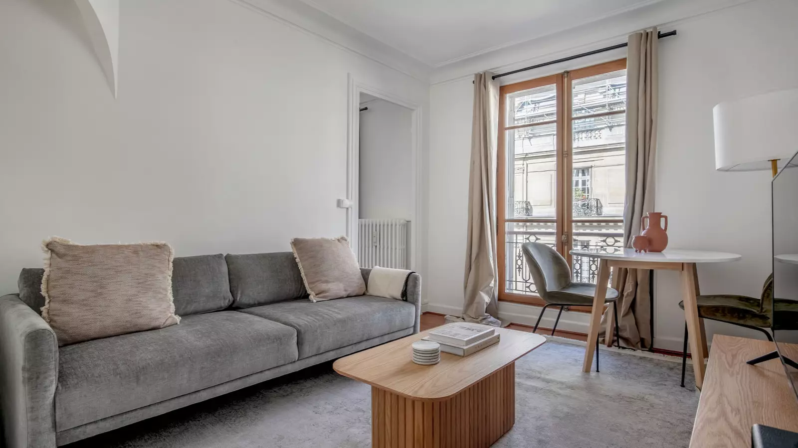 Flat Avenue de Villiers in Paris