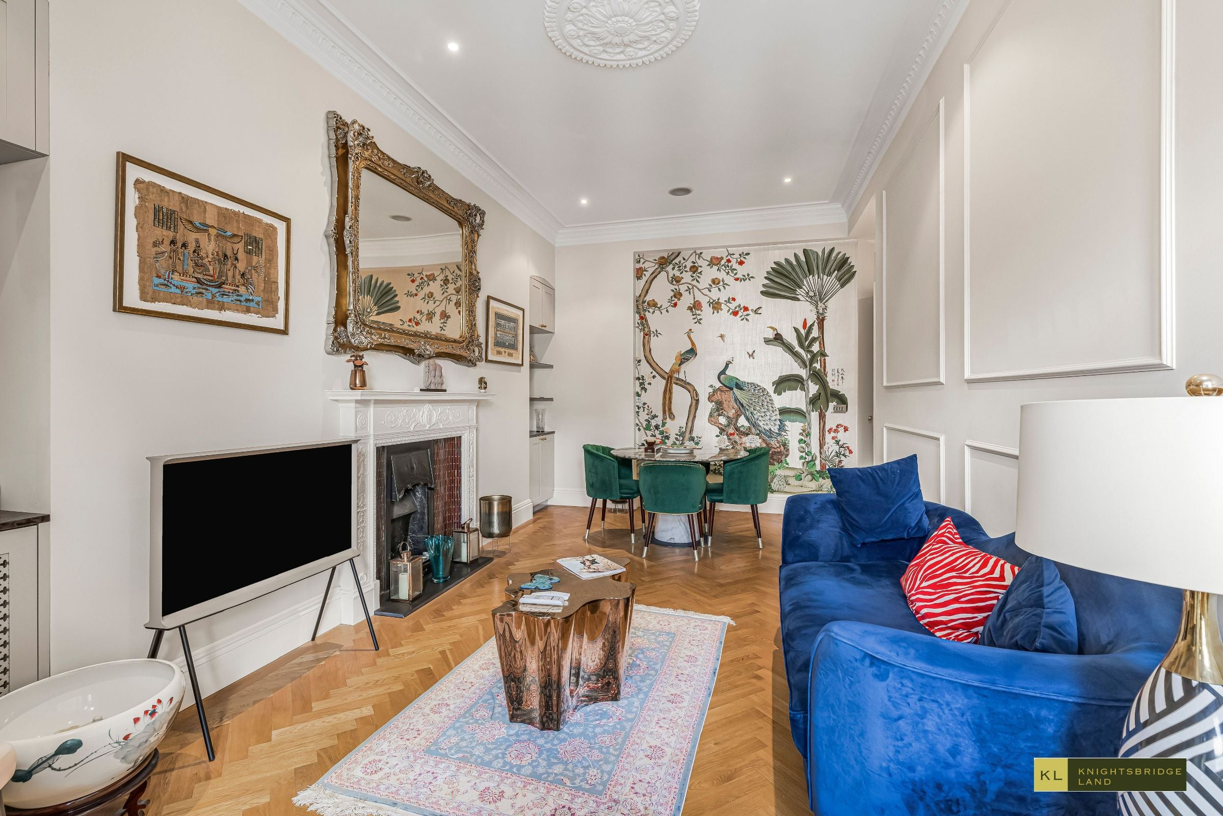 Flat Whitehall Court in City of Westminster