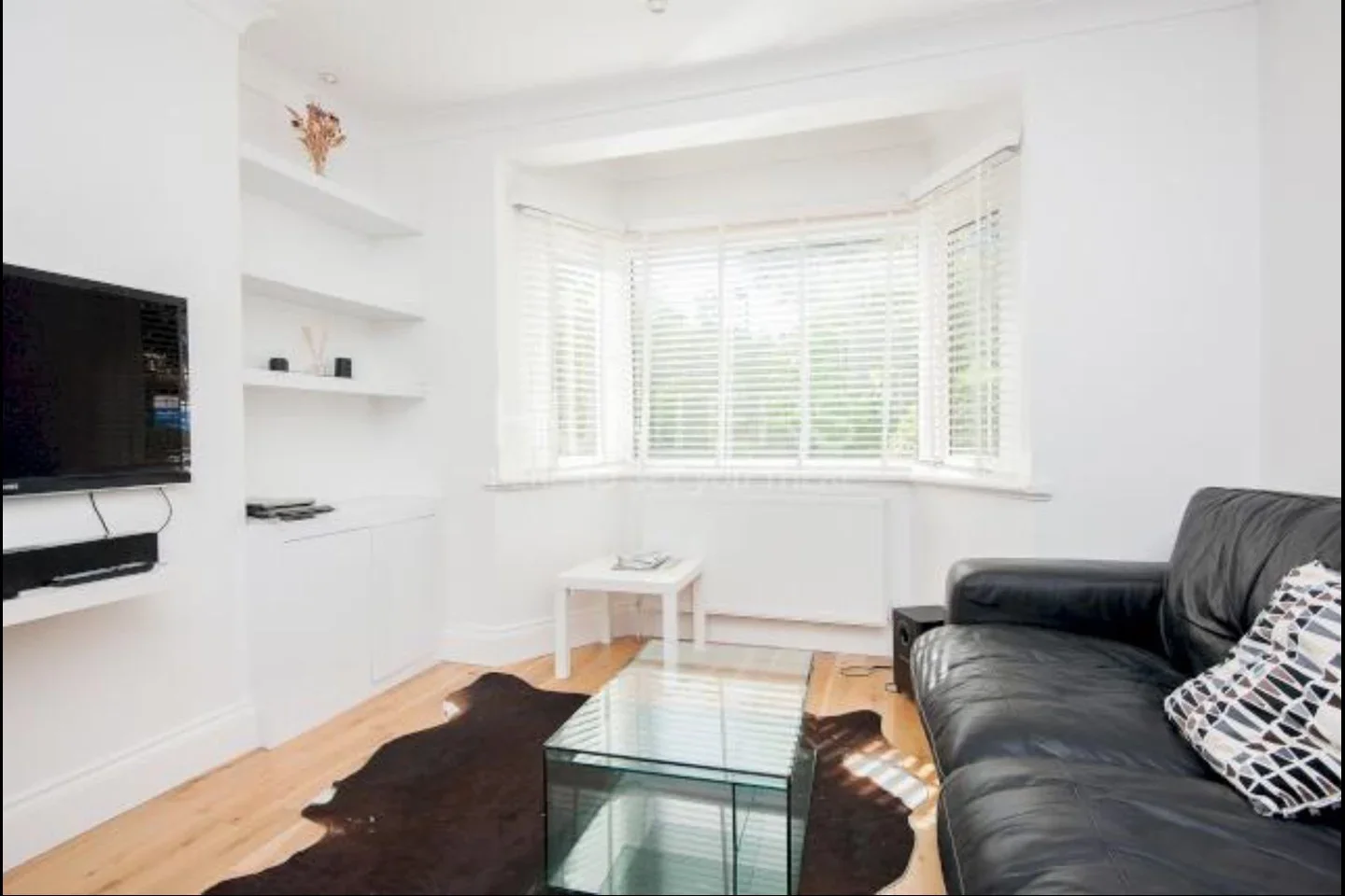 Flat Sherriff Road in Greater London