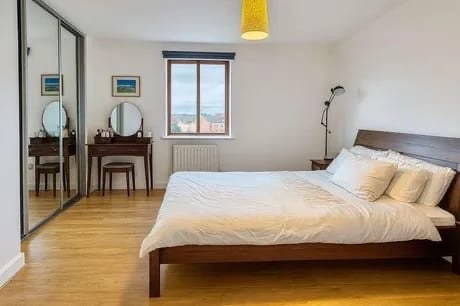 Flat Pancras Way in Greater London