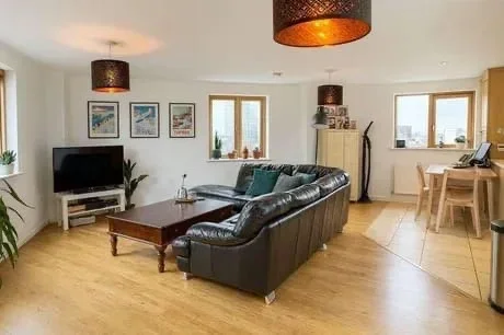 Flat Pancras Way in Greater London