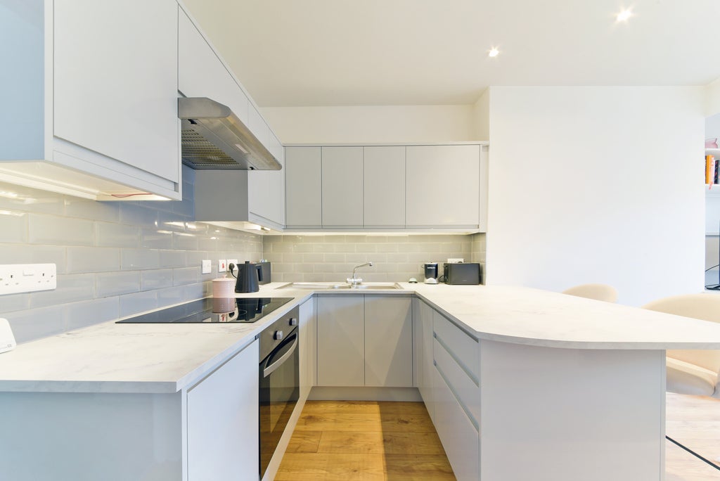 Flat Henfield Road in Greater London