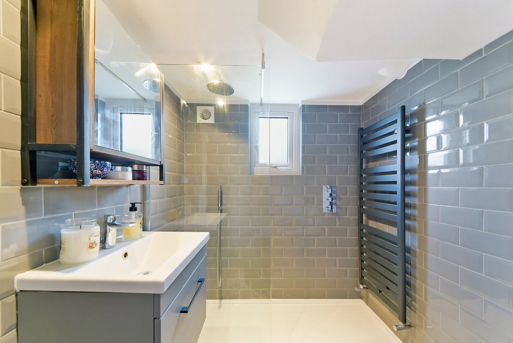Flat Henfield Road in Greater London