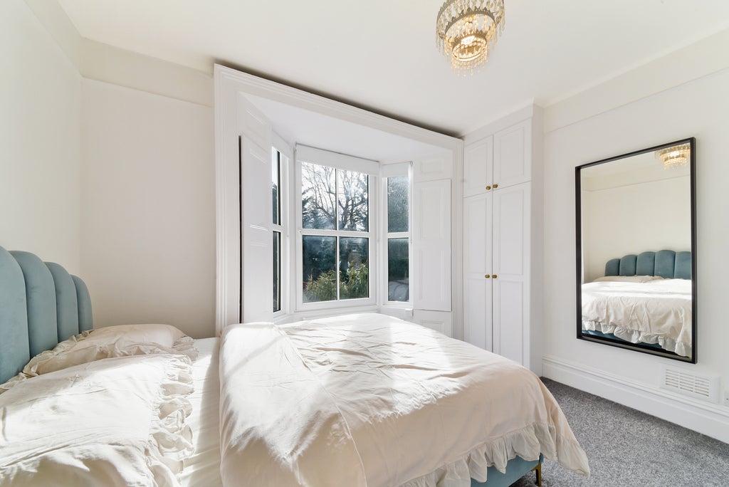 Flat Henfield Road in Greater London