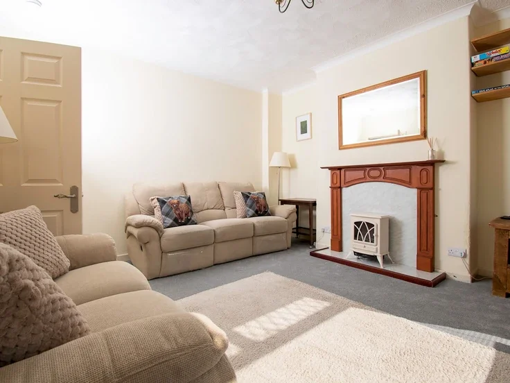 Flat Lobnitz Avenue in Renfrew
