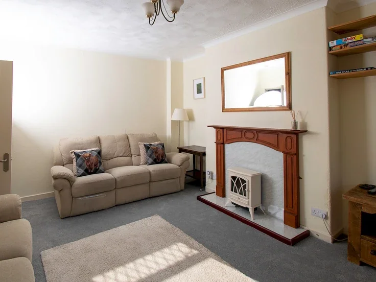 Flat Lobnitz Avenue in Renfrew