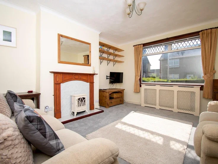 Flat Lobnitz Avenue in Renfrew