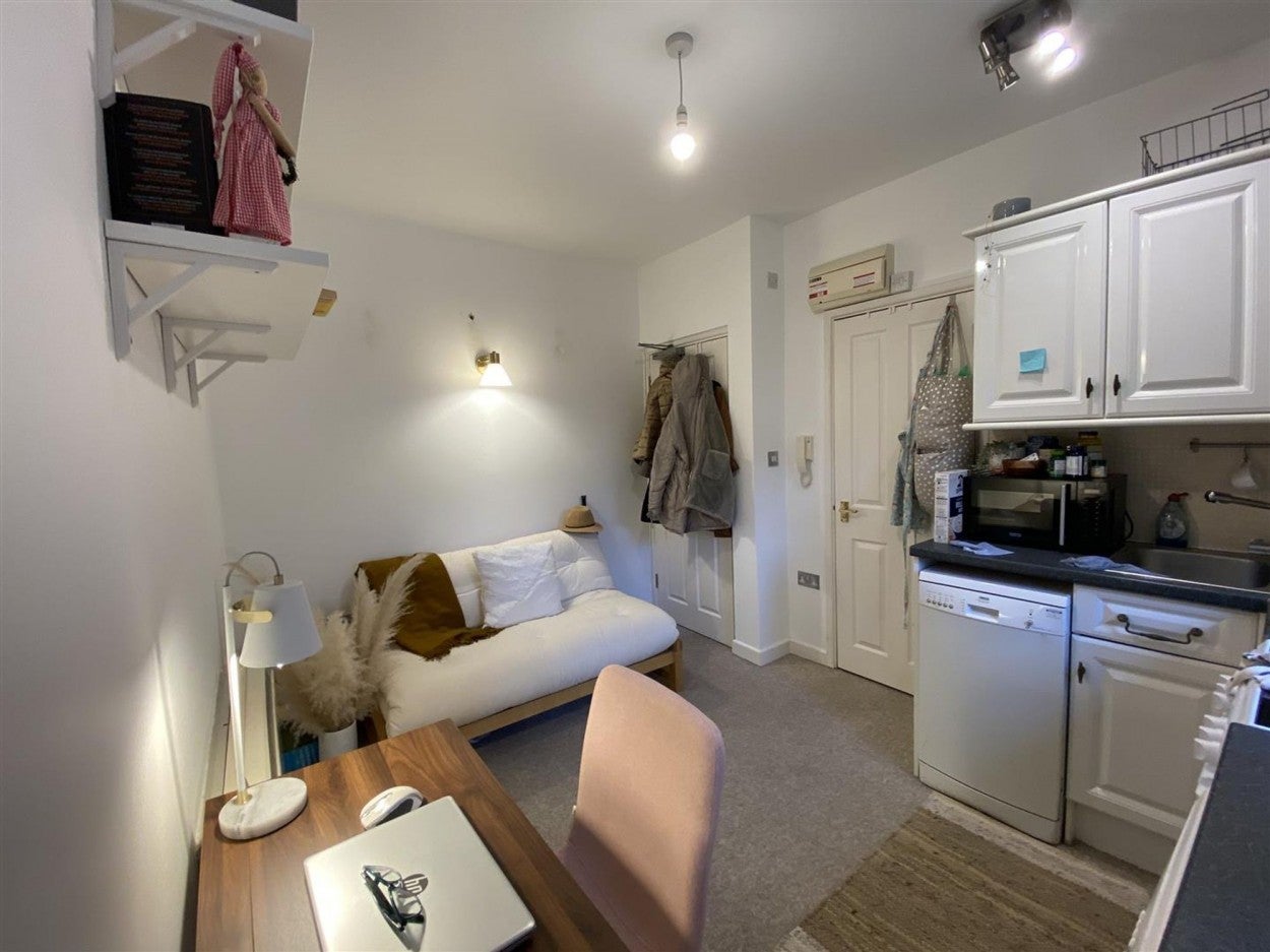 Flat Beverley Road in Beeford