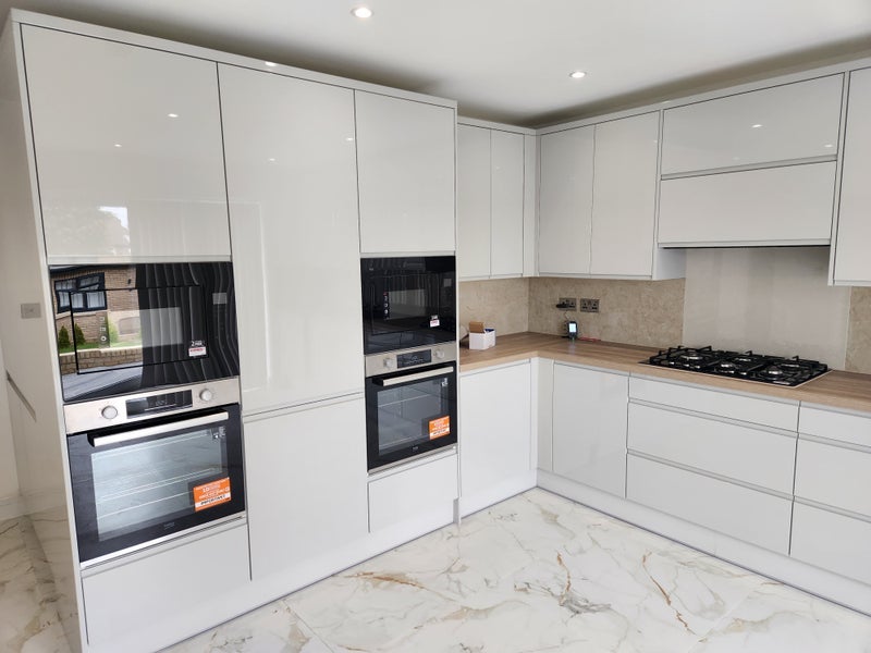 Room Exton Avenue in Luton