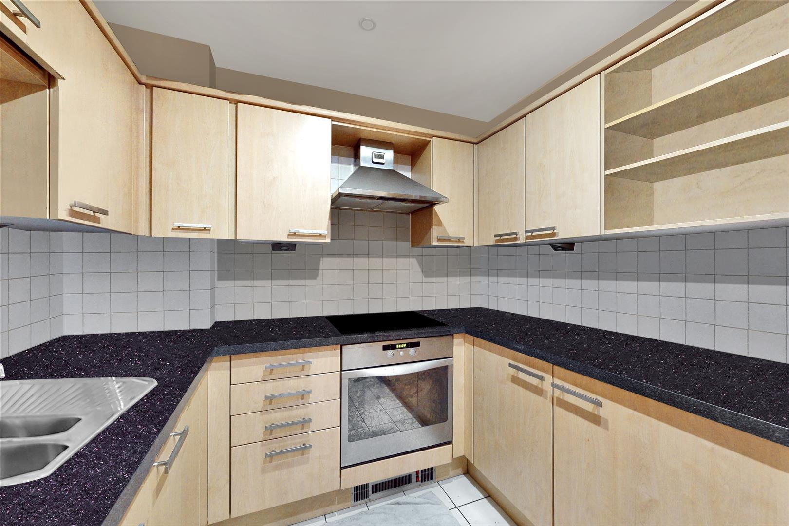 Flat Blackwall Way in Greater London