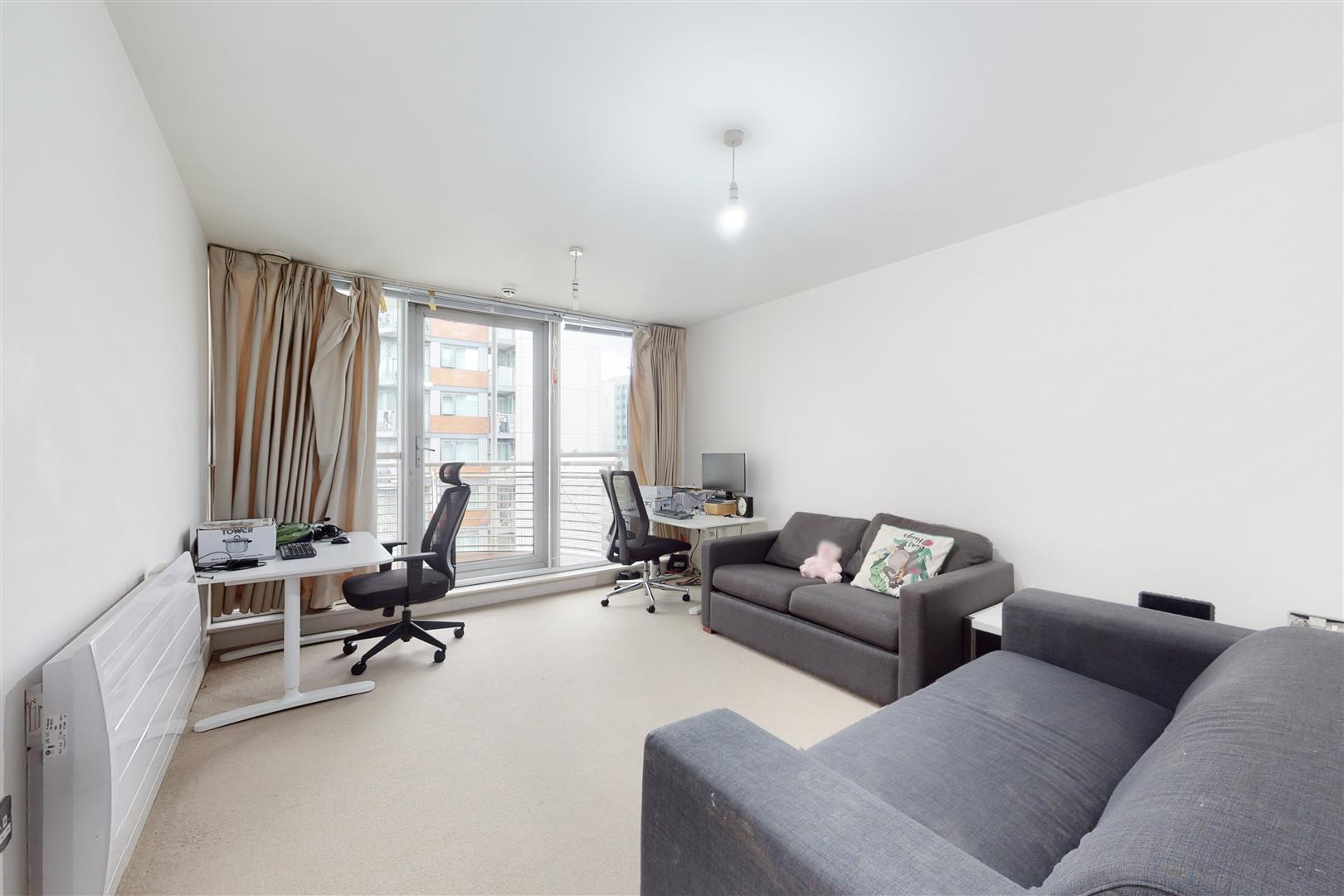 Flat Blackwall Way in Greater London