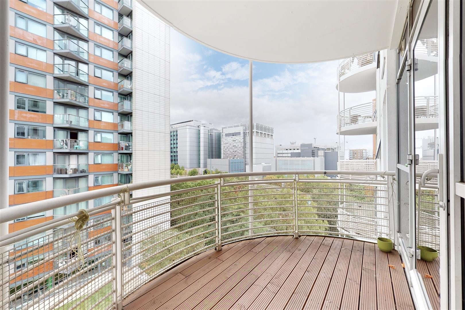 Flat Blackwall Way in Greater London