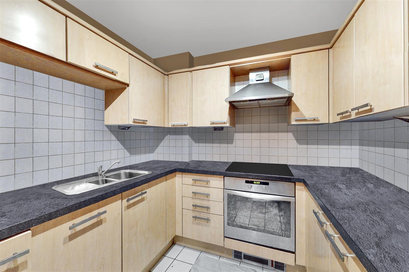 Flat Blackwall Way in Greater London