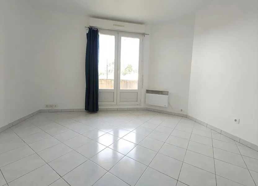 Room Avenue Médéric in Noisy-le-Grand