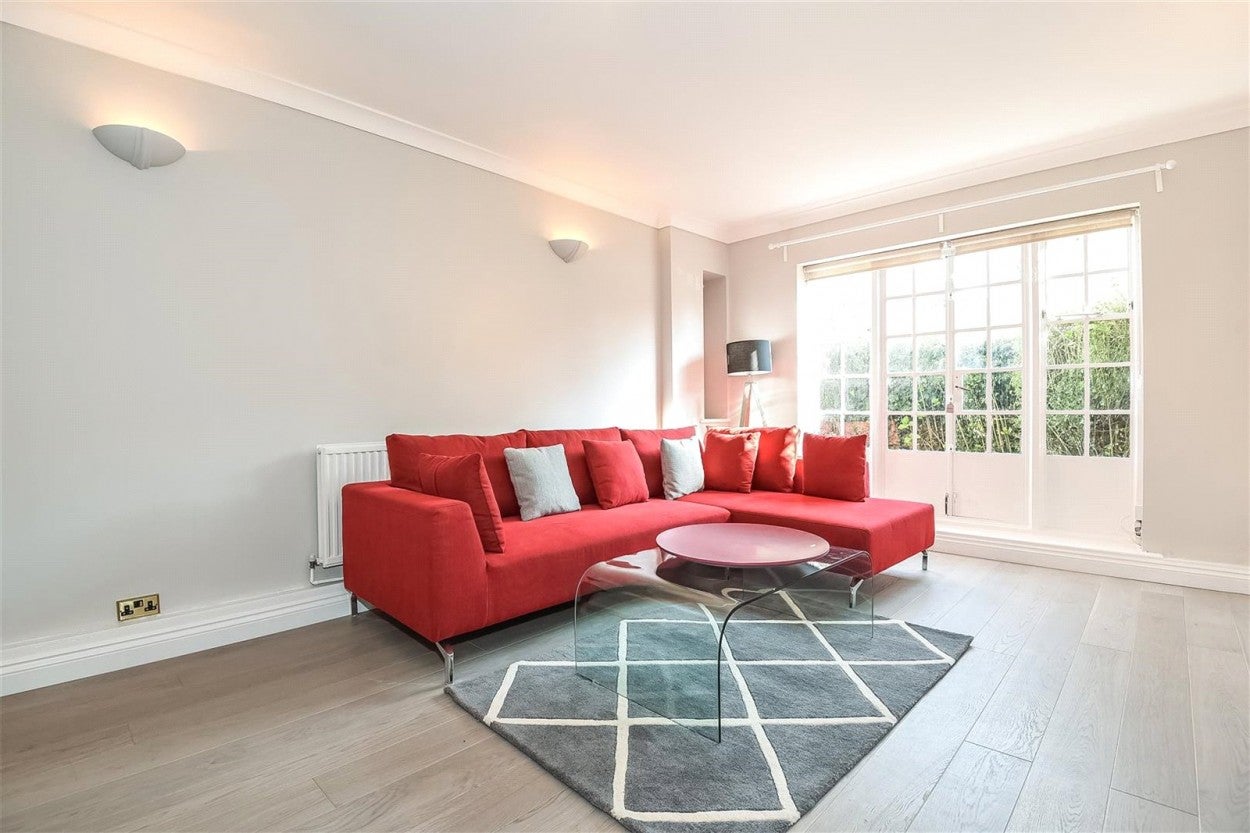 Flat Fitzjohn's Avenue in Greater London