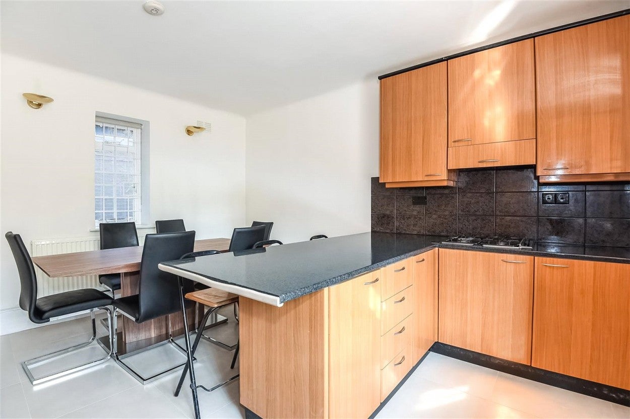 Flat Fitzjohn's Avenue in Greater London