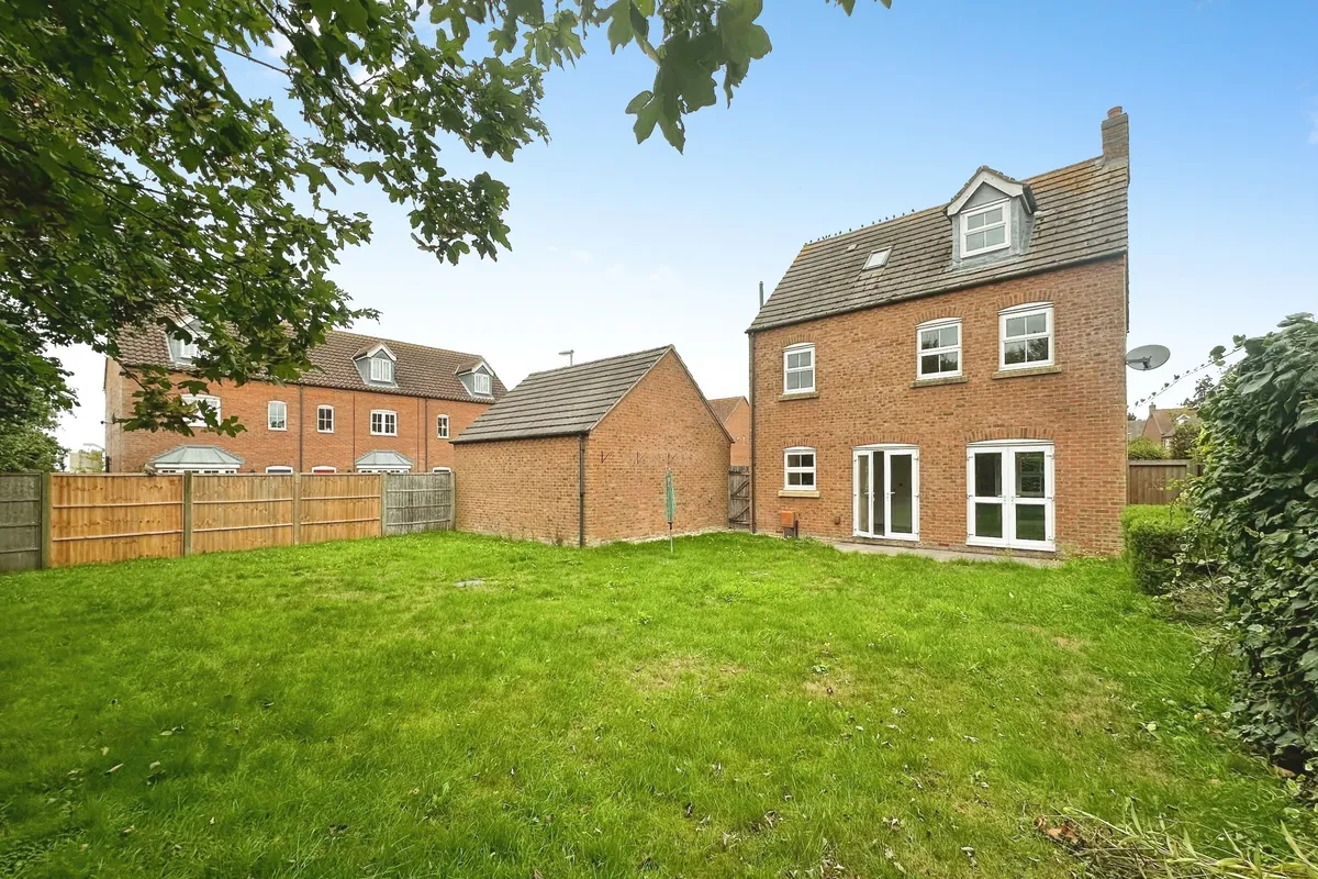 House Saint Lawrence Drive in West Lindsey